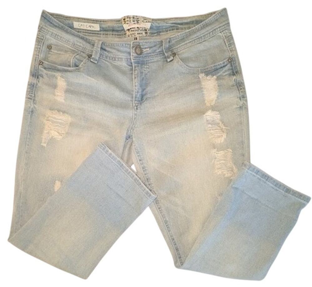 Hot Kiss Women's 11 Distressed Cat Capri Light Wash Jeans Y2K Retro Boho Western